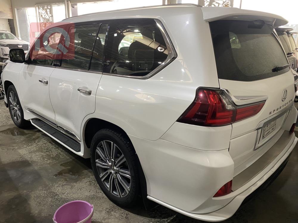 Lexus LX